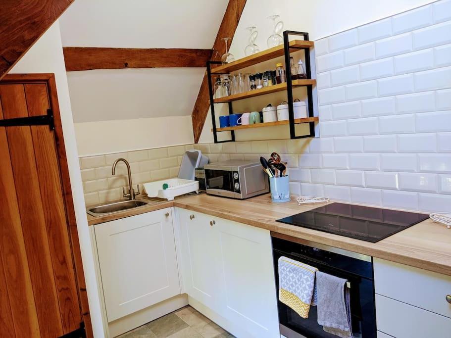 The Old Granary Farm Cottage アバーガベニー エクステリア 写真